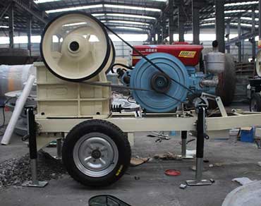 Small mobile diesel engine jaw crusher